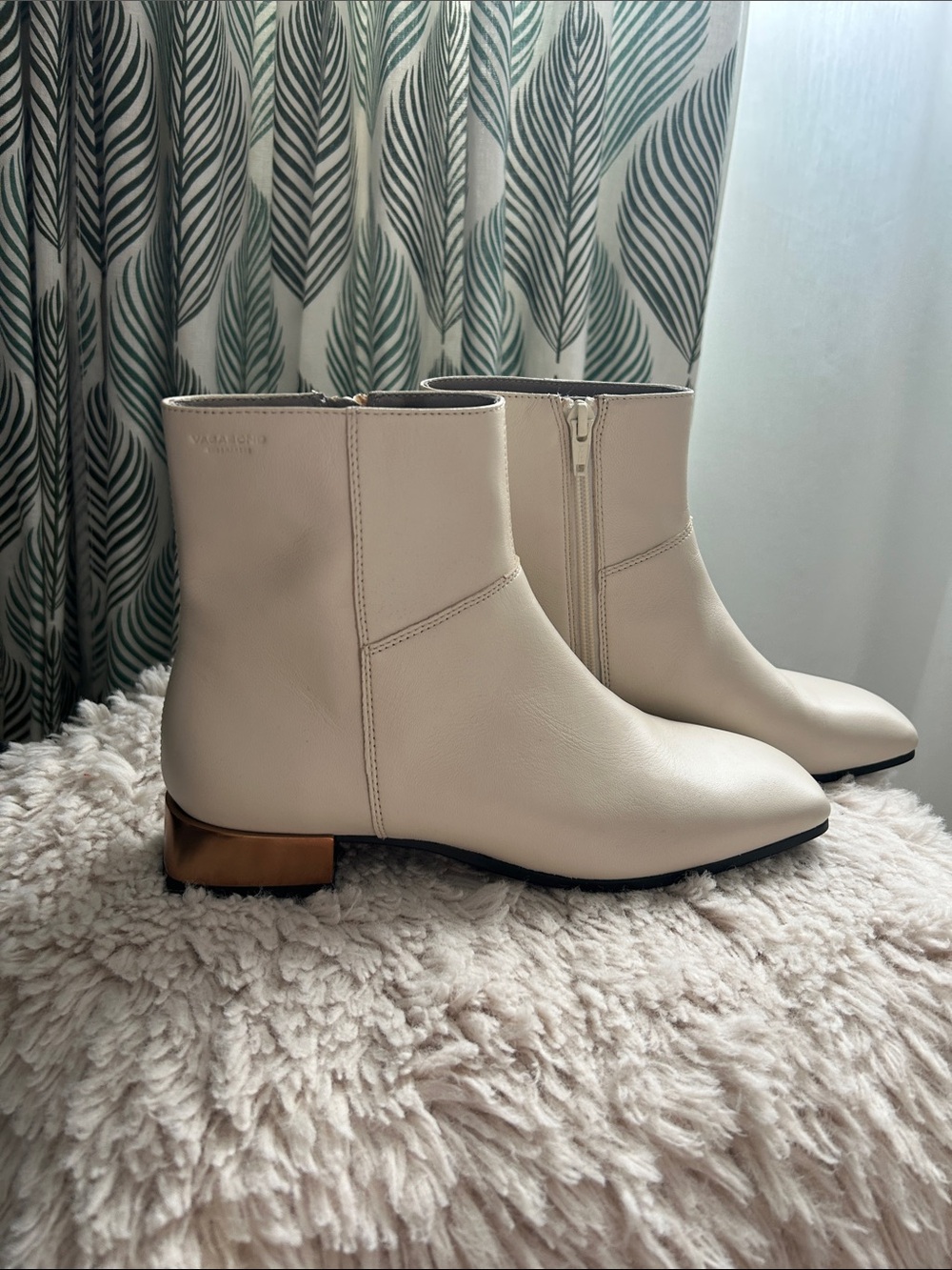 NWT Cream Ankle Booties